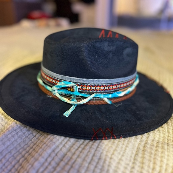 Amazing Suede navy  hat - Picture 3 of 17